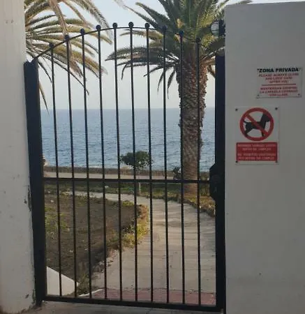 Hébergement de vacances House First Line Of The Sea *
